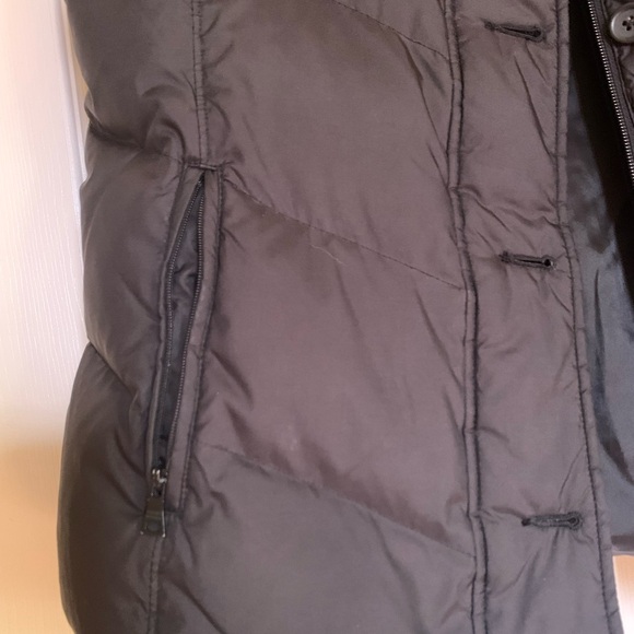 Banana Republic Puffer Vest - Picture 3 of 12